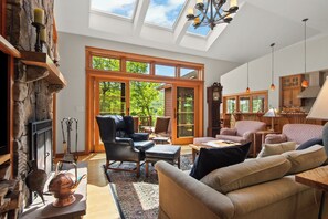 Smart TV, fireplace, DVD player, books - Schoolmarm Rock - 450' of private waterfront on Rangeley Lake (Rangeley)