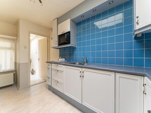 Private kitchen - Attractive Holiday Home in Spier With Garden (Spier)