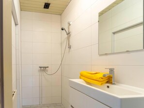 House | Bathroom - Attractive Holiday Home in Spier With Garden (Spier)
