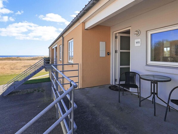 House | Outdoor dining - 5 Person Holiday Home in Hals (Hals)