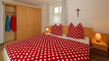 1 bedroom, individually furnished, iron/ironing board