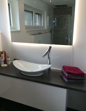 Apartment | Bathroom | Towels