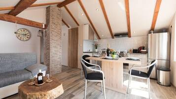 Apartment | Private kitchen | Coffee/tea maker, fridge, microwave, oven
