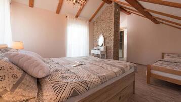 Apartment | 1 bedroom, iron/ironing board