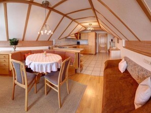 Dining - Staufenblick Roof Studio in the House (Inzell)