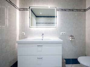 House | Bathroom - Hoppe 2 Modern Retreat (Sylt)