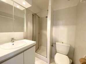 Apartment | Bathroom - Studio in Nieuwpoort With Stunning Sea Views (Nieuwpoort)