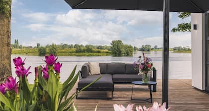 Cozy Riverside Escape