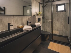House | Bathroom - Cozy Riverside Escape (Maurik)