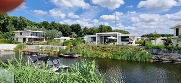 House | Exterior - Water Villa With Jetty and 3 Leisure Boats (Zeewolde)
