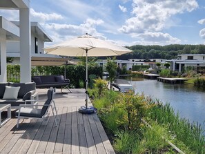 House | Exterior - Water Villa With Jetty and 3 Leisure Boats (Zeewolde)