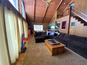 Smart TV, fireplace - Eat, Sleep, Ski. Repeat. (Lake Harmony)