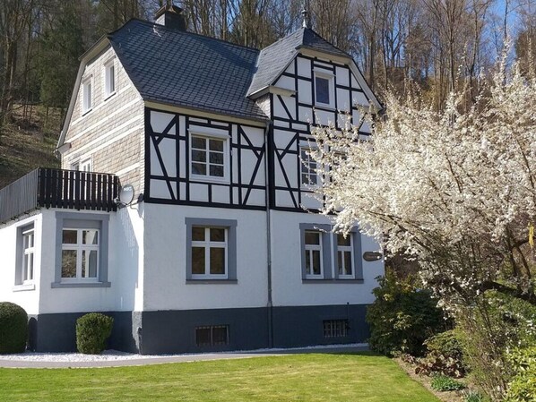 Exterior - Holiday Home Haus am Anger (Winterberg)