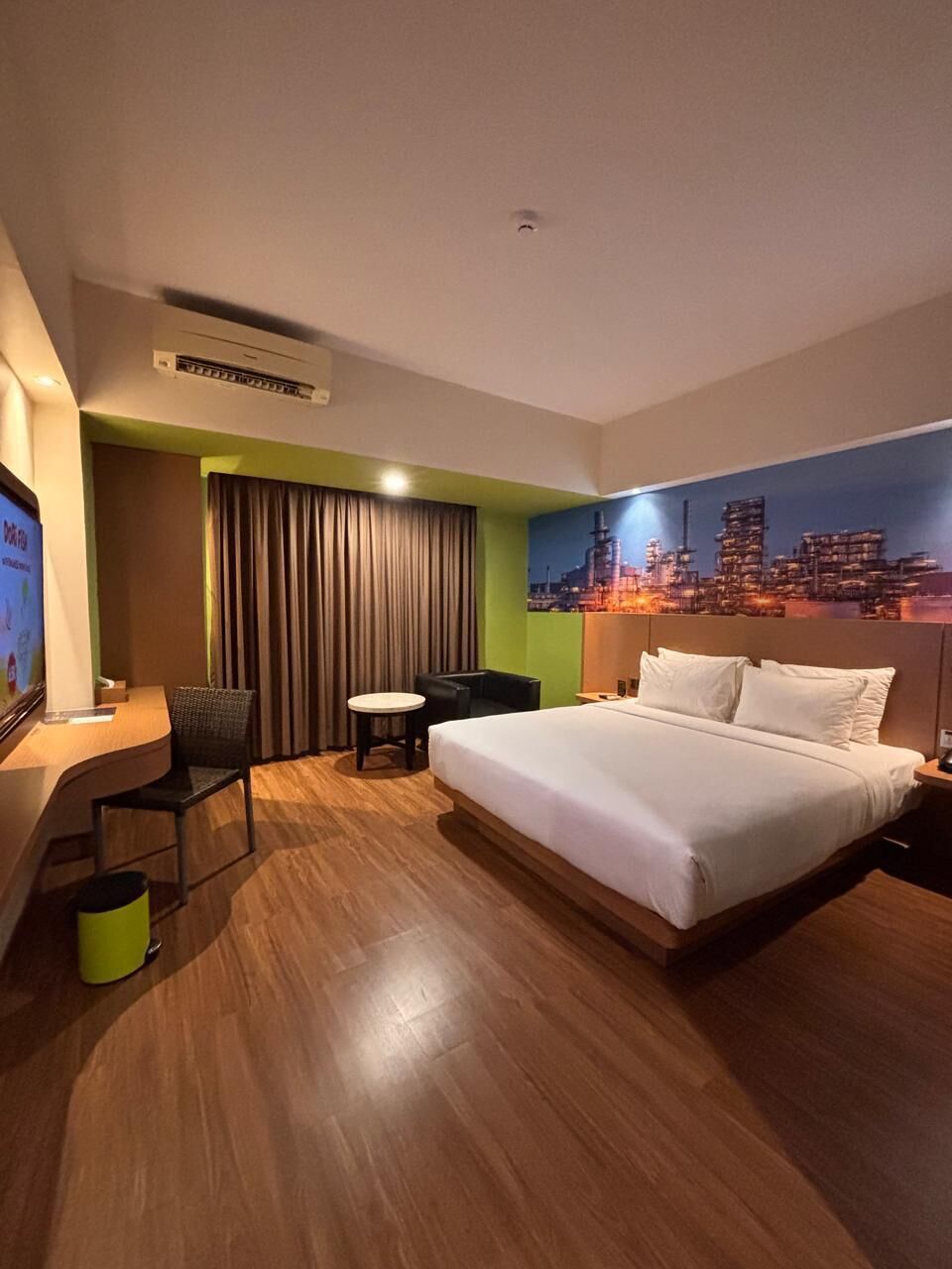 Quarto casal luxo | Escrivaninha, cortinas blackout, Wi-Fi de cortesia, roupa de cama