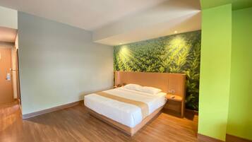 Habitación Deluxe | Escritorio, cortinas opacas, wifi gratis y ropa de cama