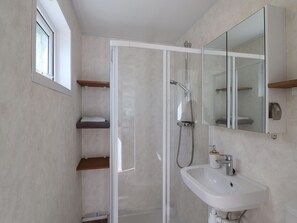 Cottage | Bathroom