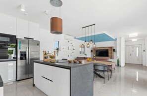 Villa | Private kitchen | Oven, electric kettle, toaster, cookware/dishes/utensils