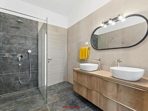 Vila | Banheiro | Chuveiro, secador de cabelo