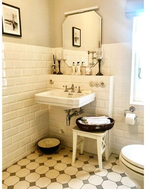 House | Bathroom