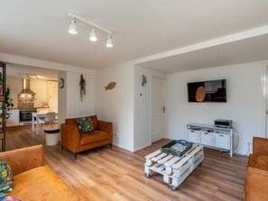 House | Living area - Beautiful Bungalow With Garden (Biggekerke)