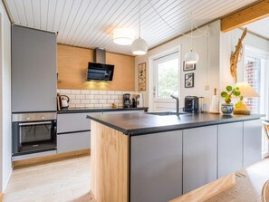 House | Private kitchen - 6 Person Holiday Home in Henne (Henne)