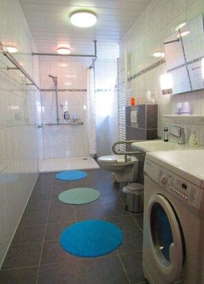 Apartment | Bathroom