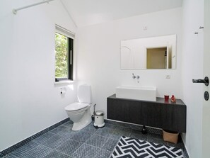 House | Bathroom - 6 Person Holiday Home in Tisvildeleje (Tisvildeleje)