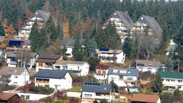 A residential area with multiple houses, some with solar panels, surrounded by dense forest. - Waldresidenz Comfortable Holiday Residence (Unterkirnach)