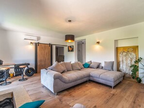 Villa | Living area