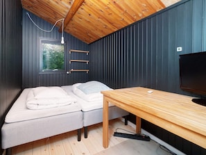 Room - 6 Person Holiday Home in Jaegerspris (Jægerspris)