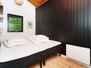 3 bedrooms, individually furnished - 6 Person Holiday Home in Jaegerspris (Jægerspris)