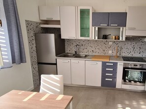 Lägenhet | Eget kök | Kylskåp, mikrovågsugn, ugn och spishäll