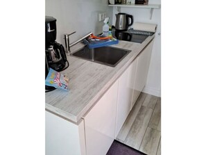 Fridge, microwave, stovetop, dishwasher - Cosy Apartment Near Lake (St. Peter-Ording)