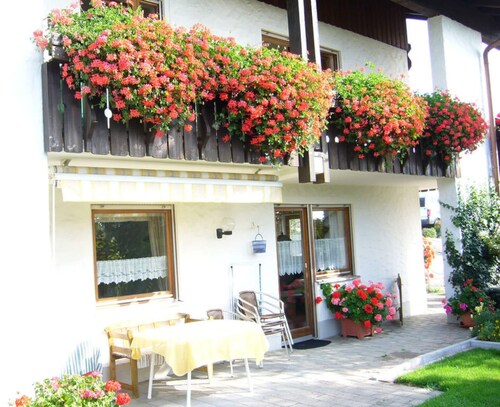 Haus Nett Modern Retreat