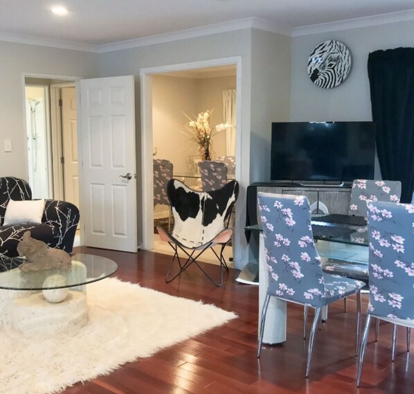 Deluxe House | Living area - Howick Luxury Large Home (Auckland)