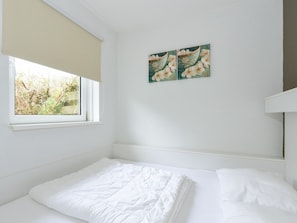 House | 1 bedroom, individually furnished - Bungalow in Friesland With Outdoor Spa (Earnewald)