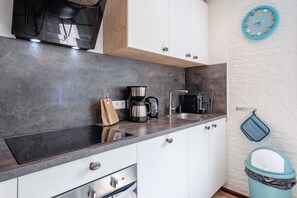 House | Private kitchen - Cozy Holiday Home in Den Burg With hot tub (Den Burg)