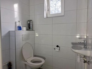 House | Bathroom | Bathtub - Comfortable Holiday Home With Garden (Wierden)