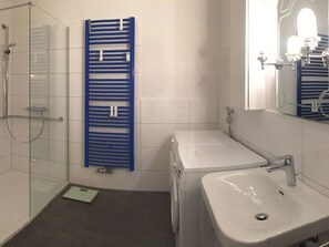 Bathroom - Apartment in Castelletto di Brenzone (Butjadingen)