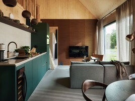 Casa | Cocina privada | Hervidor eléctrico y utensilios de cocina