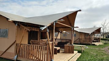 Tent | Exterior