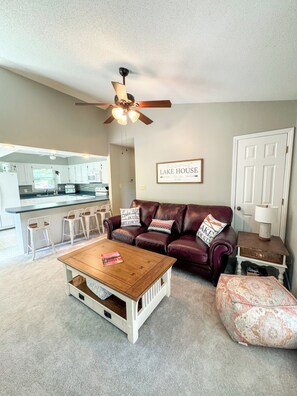 Interior - Hyco Hills Hideaway- private location, close to VIR, fast wi-fi, HOT TUB (Semora)