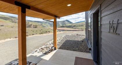 New, modern home in White Bird, with Salmon River views