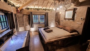 5 bedrooms, bed sheets