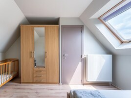 House | 3 bedrooms, individually furnished, bed sheets