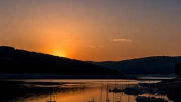 1 bedroom, individually furnished