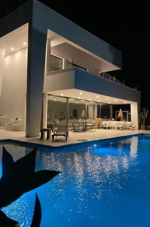 Outdoor pool - in Roche (Conil de la Frontera)