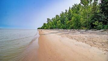 Una spiaggia nelle vicinanze