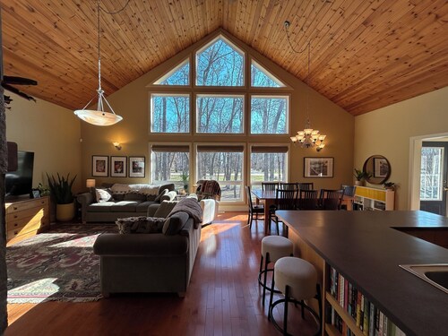 4 Bedroom Steps From the Lake