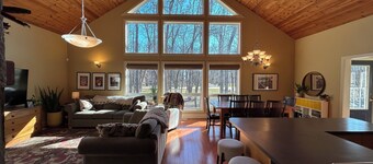 4 Bedroom Steps From the Lake